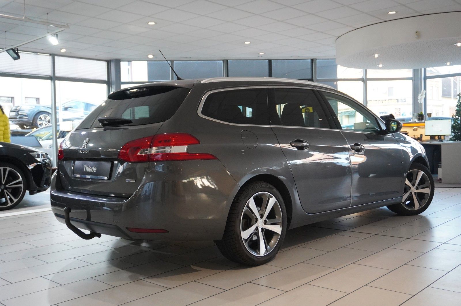 Fahrzeugabbildung Peugeot 308 SW 1.2T ALLURE NAVI/LED/KAMERA/SHZ/SPORT/AHK