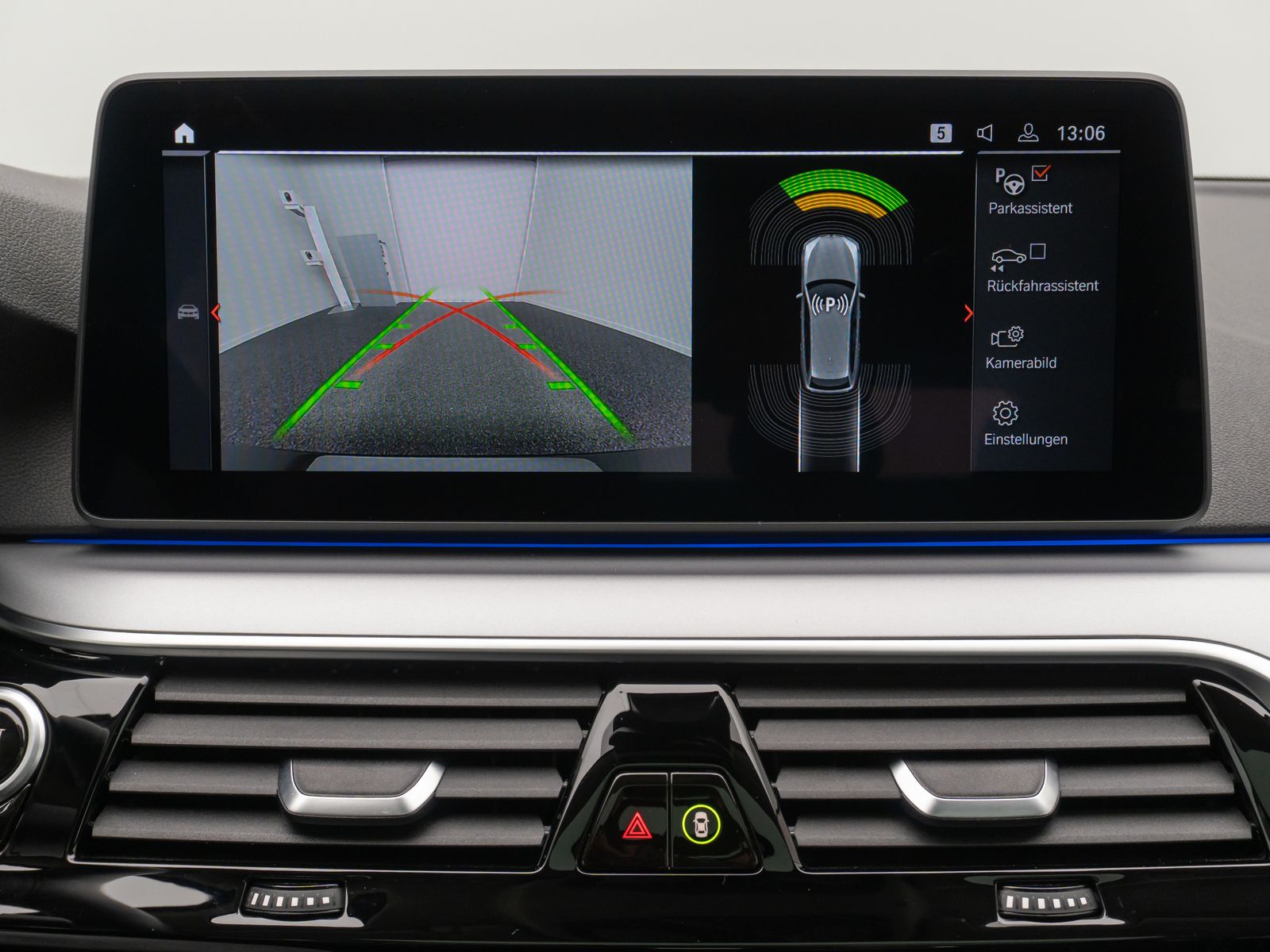 Fahrzeugabbildung BMW 520d xD Kamera HUD DAB Laser Panorama Leder 19"