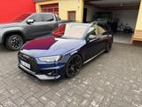 Audi RS4 2.9 TFSI Quattro Komfort Paket RS, Carbon  - blaue Audi RS4
