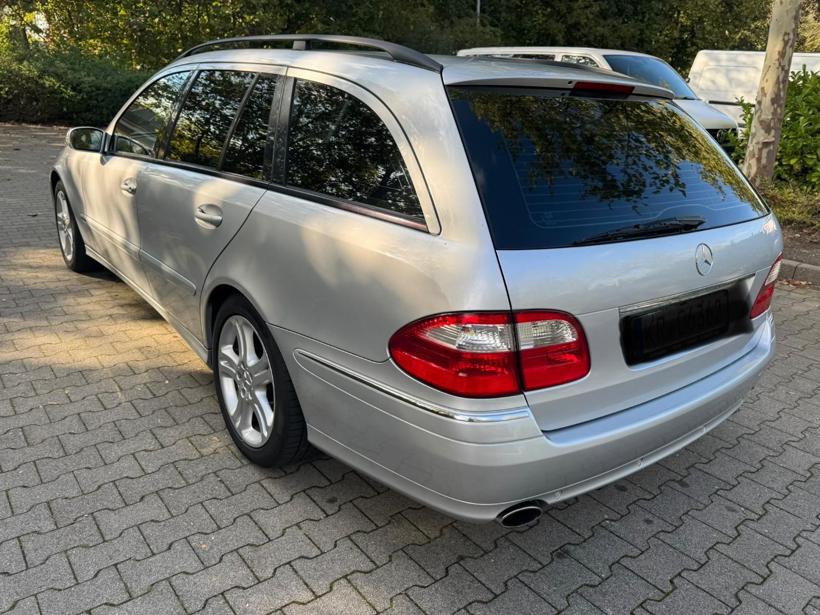 Mercedes-Benz E200 2005 — photo 8