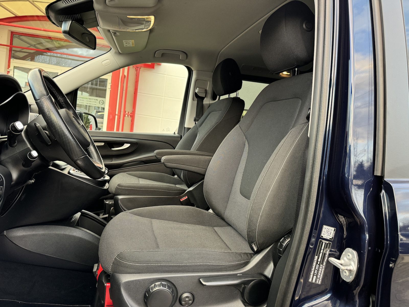 Fahrzeugabbildung Mercedes-Benz V 220 d EDITION/LED/Navi/DAB/Cam/Spur/Side/AHK/