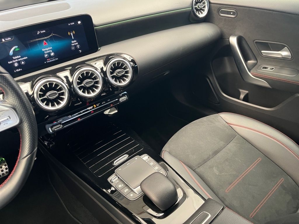Fahrzeugabbildung Mercedes-Benz A 250 AMG Night Navi LED Tempomat KeyLess Ambie.