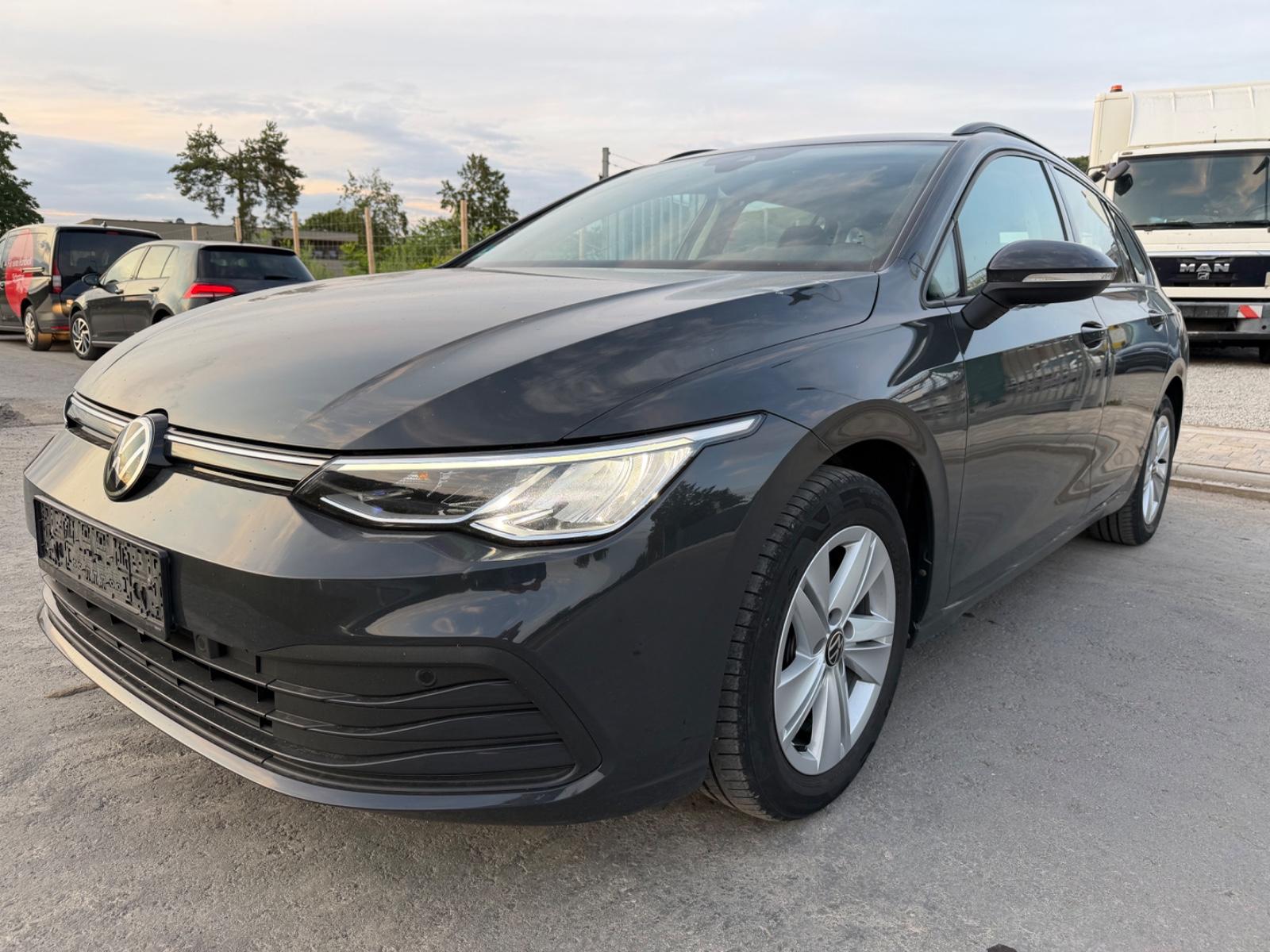 Volkswagen Golf VIII Variant Life