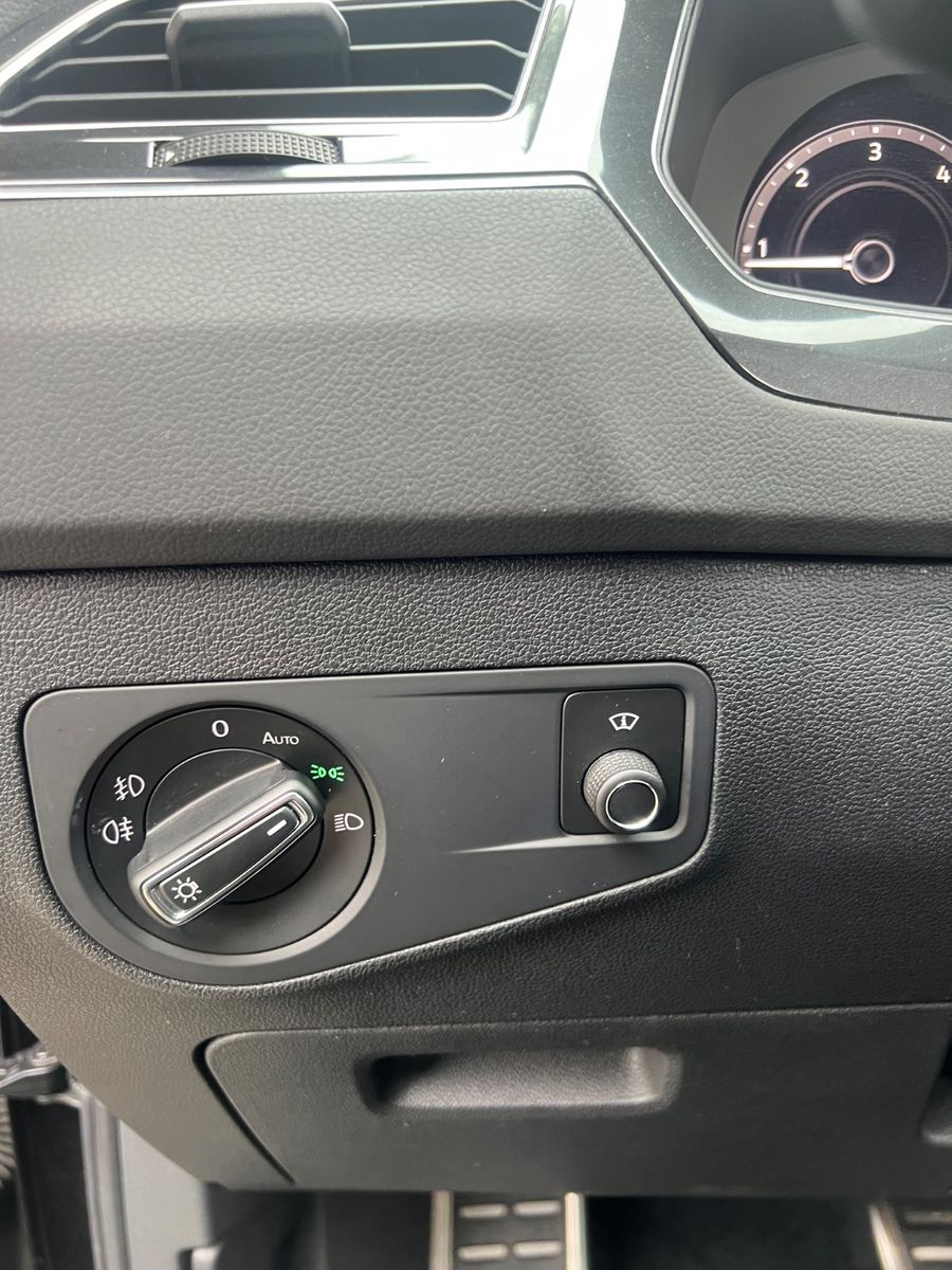 Fahrzeugabbildung Volkswagen Tiguan Highline DSG 4Motion R line