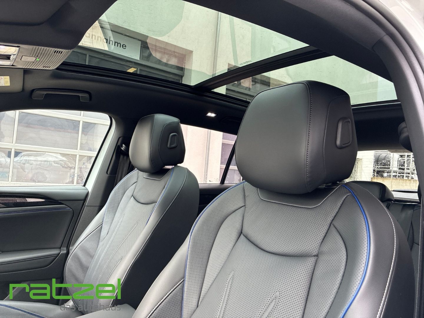 Fahrzeugabbildung Volkswagen Tiguan R-Line 2.0 TDI 4Motion Standh.+Leder+PANO