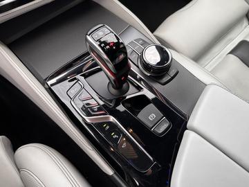 2017 BMW M5 — миниатюра 24