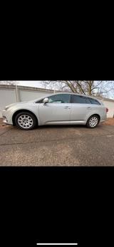 Toyota Garagenfahrzeug-Toyota Avensis T27 Kombi 1... - Toyota Avensis mit Benzin-Antrieb: Kombi, Automatik