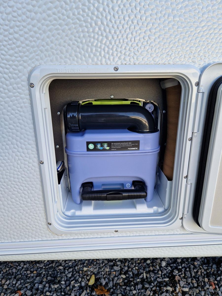 Fahrzeugabbildung Knaus Sport 500 KD 3 Stockbett mit Garagentür, 1800 kg