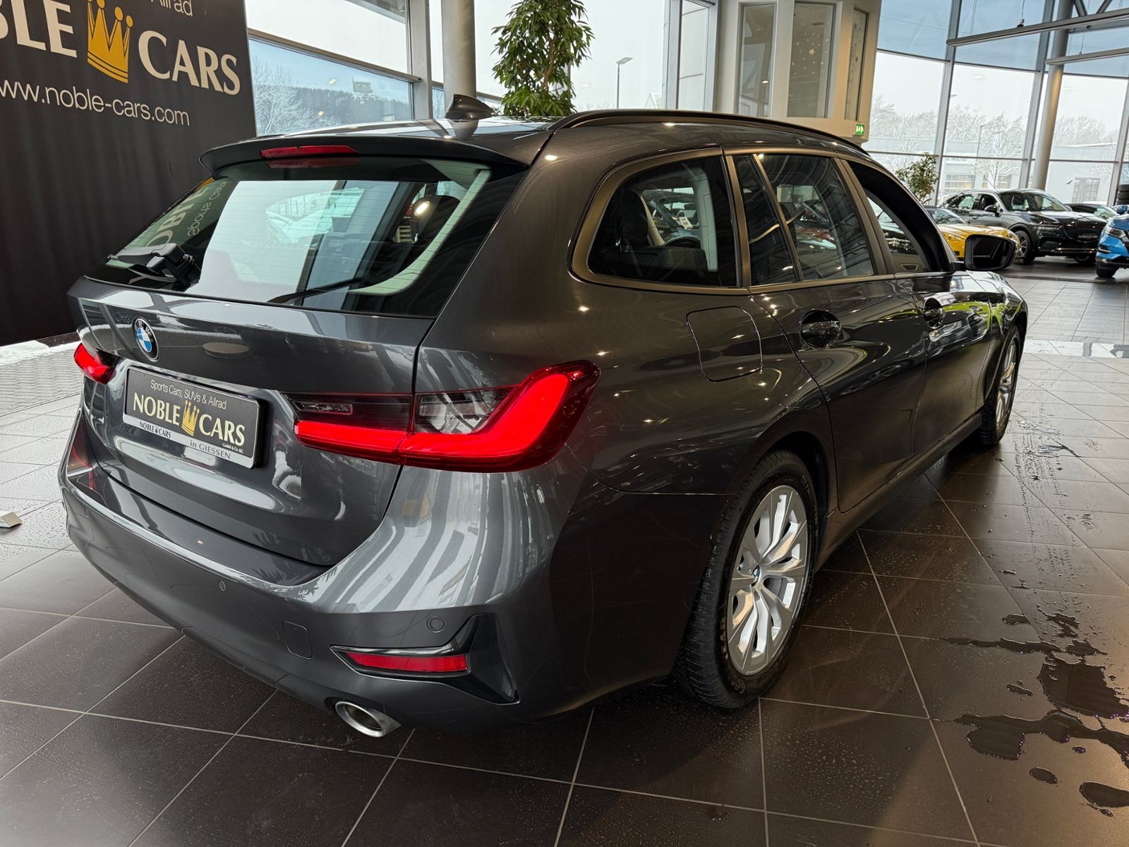 Fahrzeugabbildung BMW 320d Touring Advantage LED NAV SHZ ALU