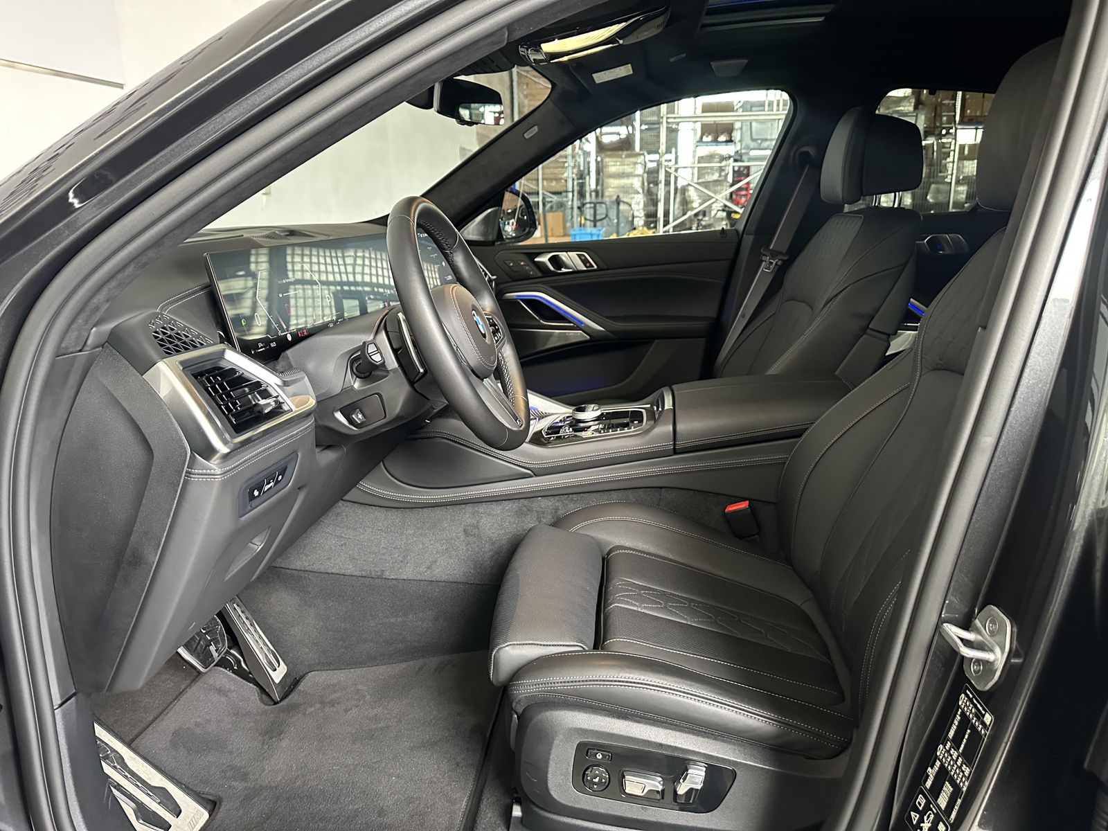 Fahrzeugabbildung BMW X6 xDrive40i M Sportpaket Pro Sky Lounge Bowers