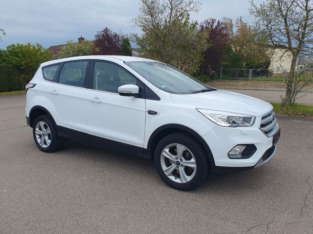 Ford Kuga Titanium Navi Rückfahrkamera Euro 6 AHK