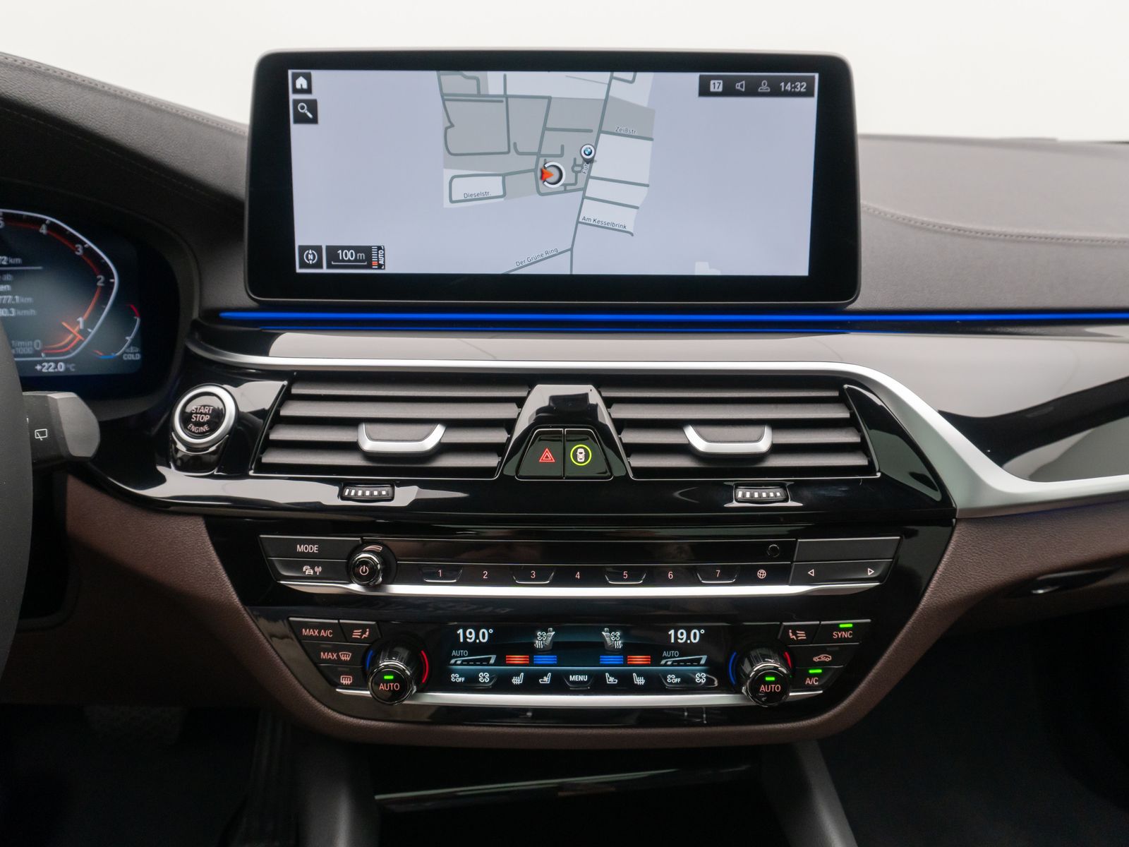 Fahrzeugabbildung BMW 540d xD Panorama Massage DAB H/K HUD AHK 20Zoll