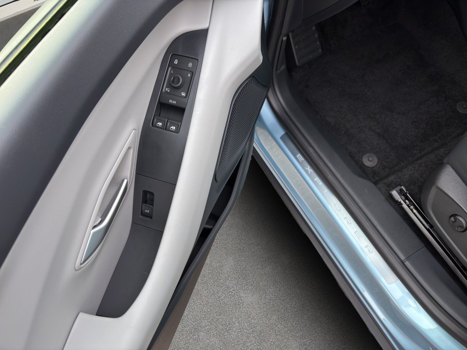 Fahrzeugabbildung Ford Explorer Premium RWD #Fahrerassistenz-Paket