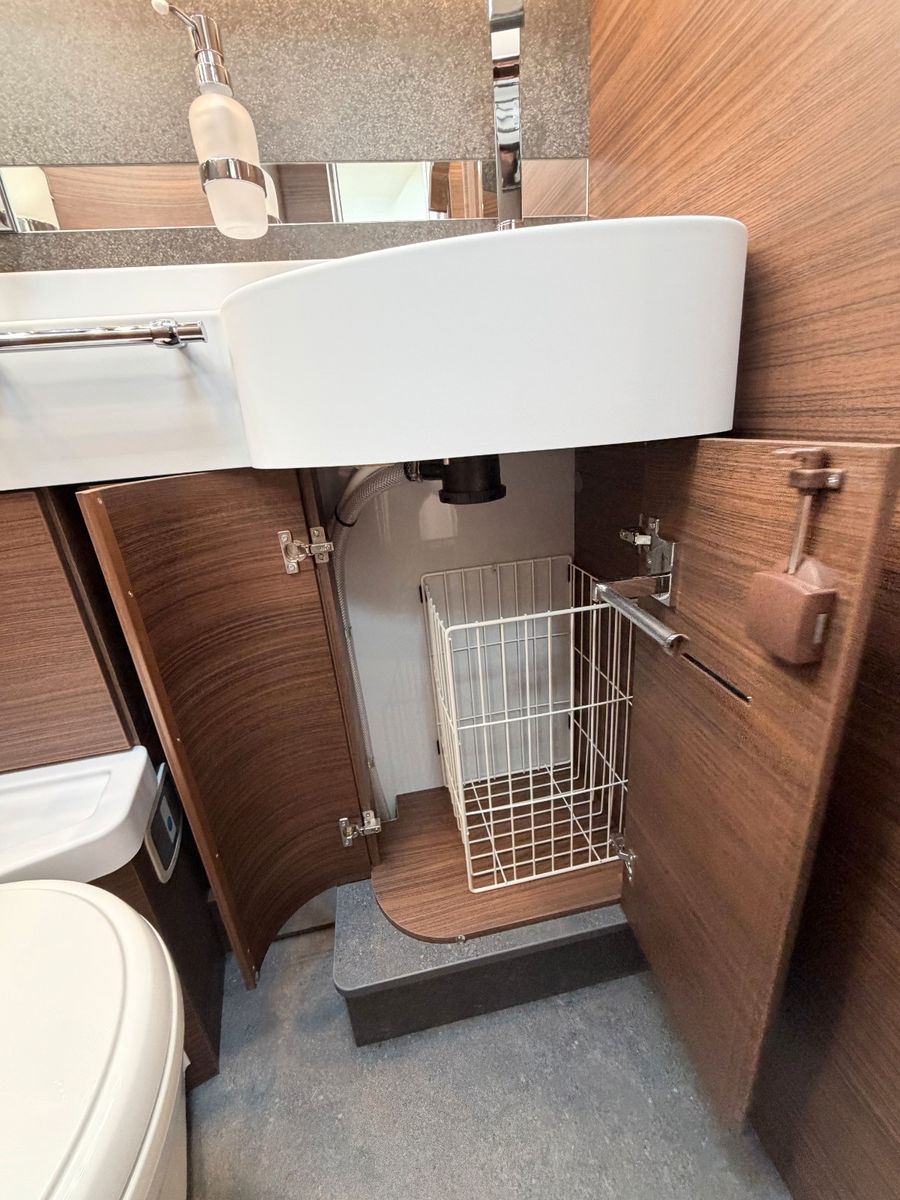 Fahrzeugabbildung Carthago chic c-line I 4.9 LE L Cortina Silverline