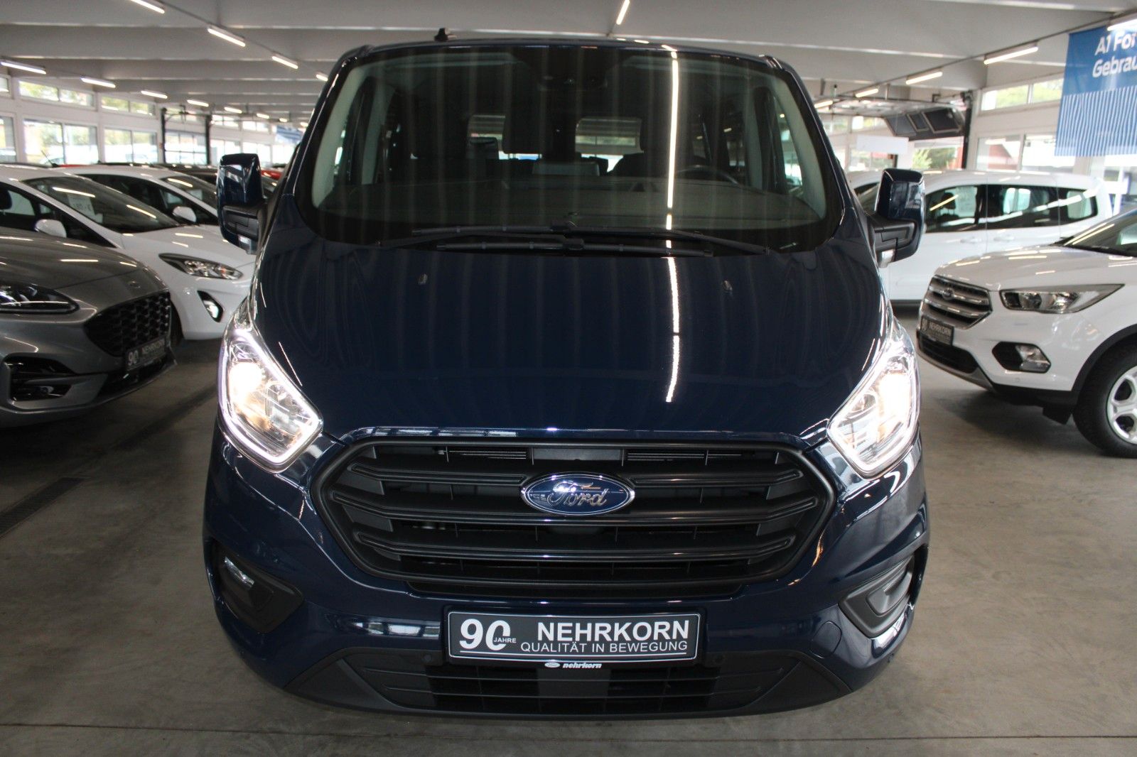 Fahrzeugabbildung Ford Transit Custom TREND 9-Sitzer Klima AHK NAVI uvm
