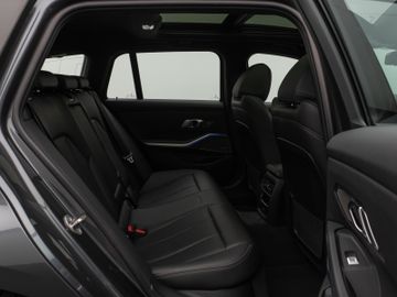 Fahrzeugabbildung BMW M340d xDr Tour HUD H/K Pano M Sportbremse Laser