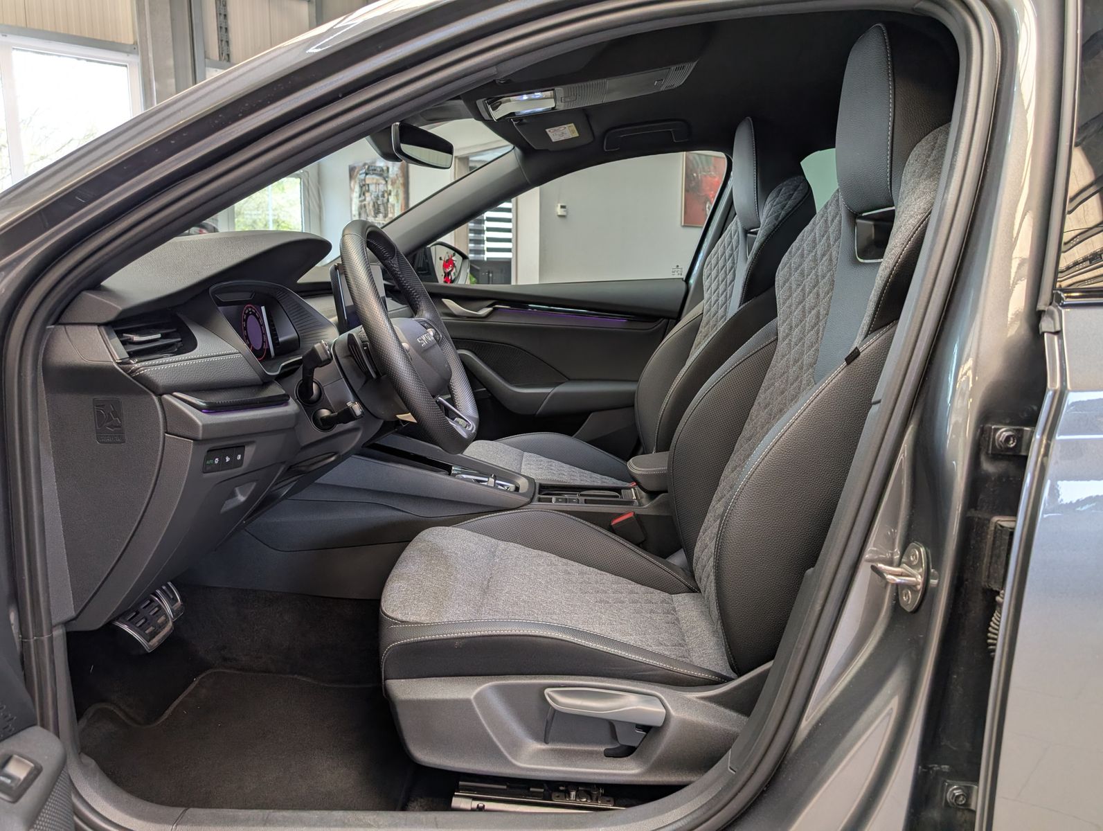 Fahrzeugabbildung SKODA Octavia 2.0 TDI DSG Sportline Matrix 5J-Garantie