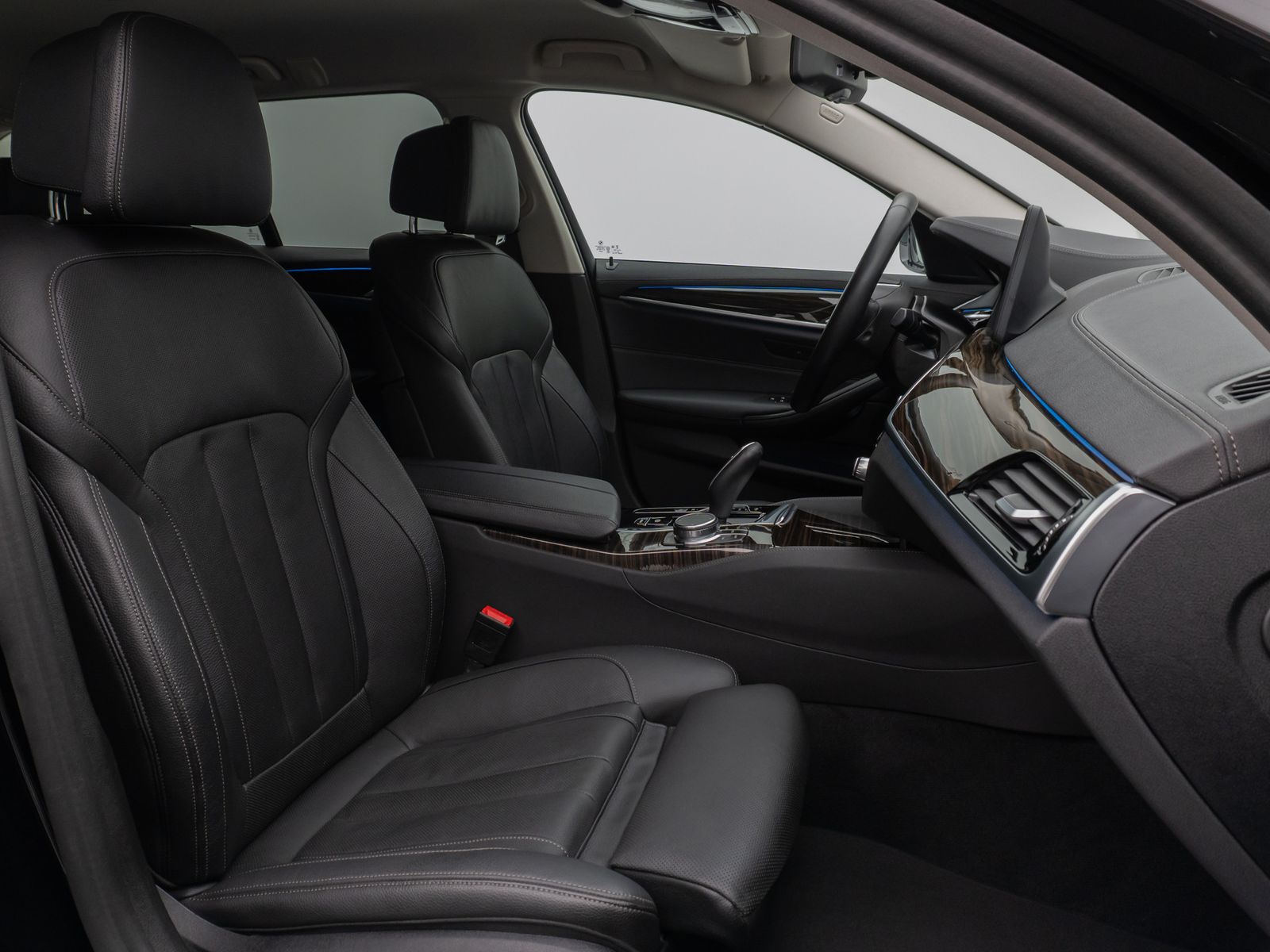 Fahrzeugabbildung BMW 530e xD Luxury Line DAB Komfort HUD Laser HiFi