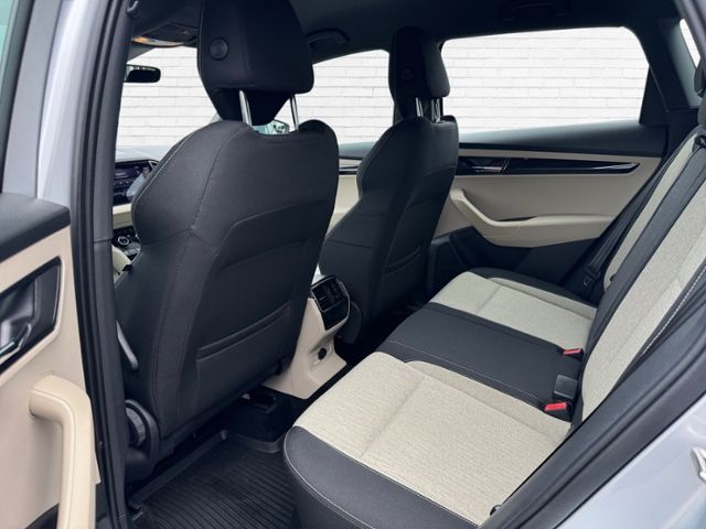Fahrzeugabbildung SKODA Karoq Style 1.5 TSI 150 PS 6-Gang LED RFK ACC