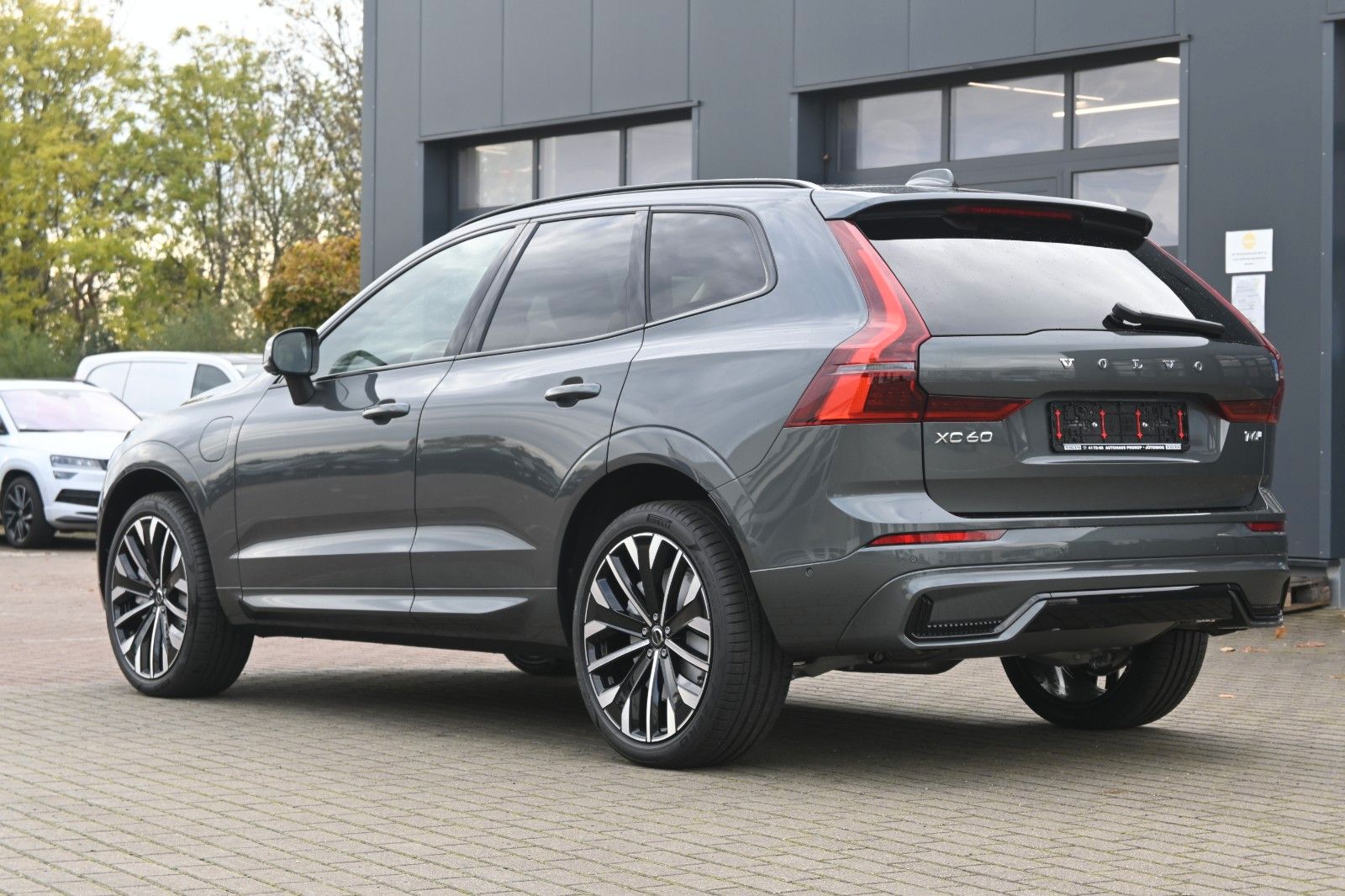 Fahrzeugabbildung Volvo XC60 Recharge T6 AWD Plus Dark