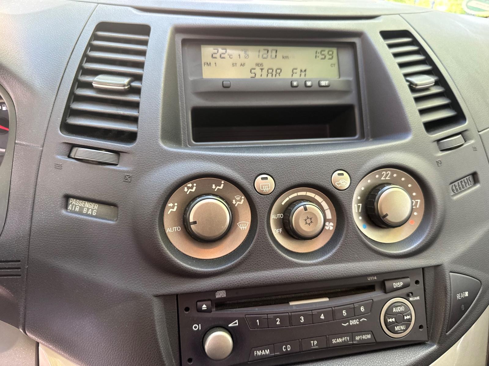 Mitsubishi Grandis 2005 — photo 11