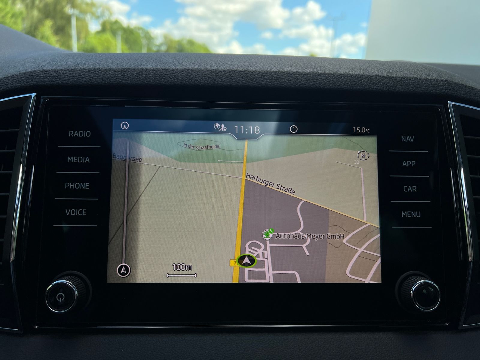 Fahrzeugabbildung SKODA Karoq Clever 1.5 TSI DSG *LED,Pano,Navi,Kamera,1