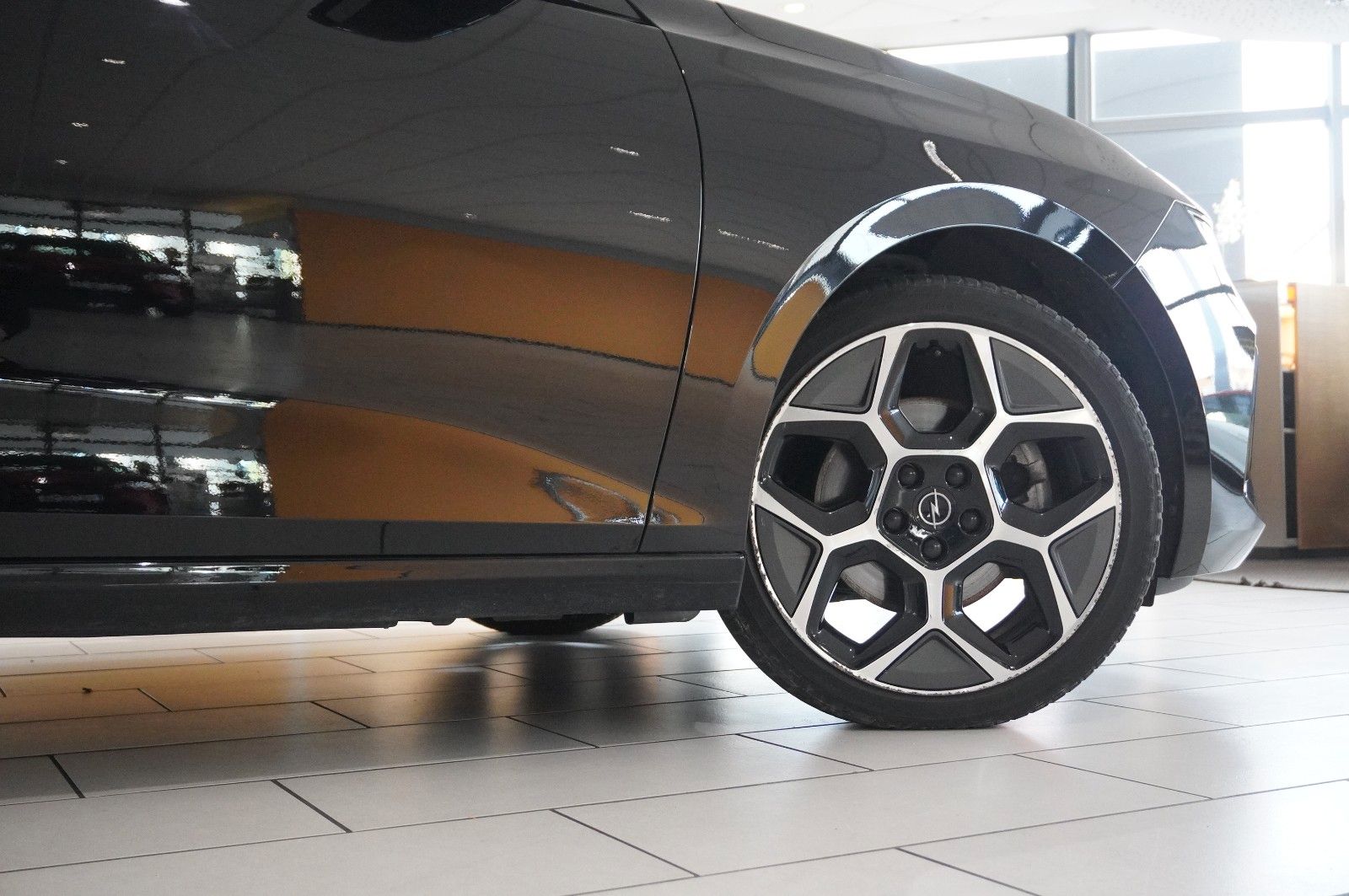 Fahrzeugabbildung Opel Astra L ST 1.2T ULTIMATE NAVI/LED/360°/VIRT/DAB+