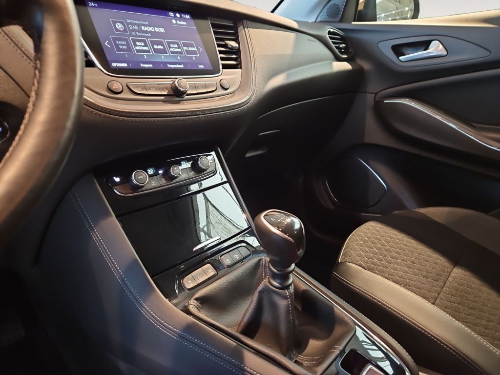 Fahrzeugabbildung Opel Grandland X 1.2 S/S  INNOVATION AFL mit LED