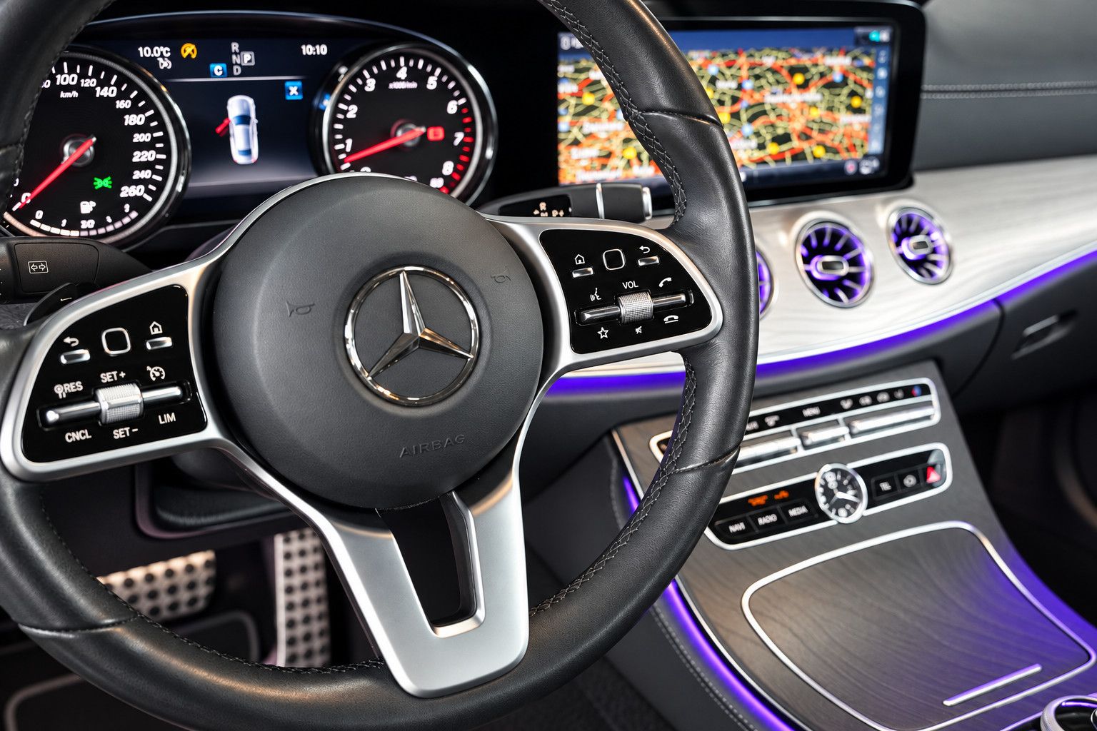 Fahrzeugabbildung Mercedes-Benz E E 300 Coupe *AMG-Line*Ambiente*360°KAM*Memory