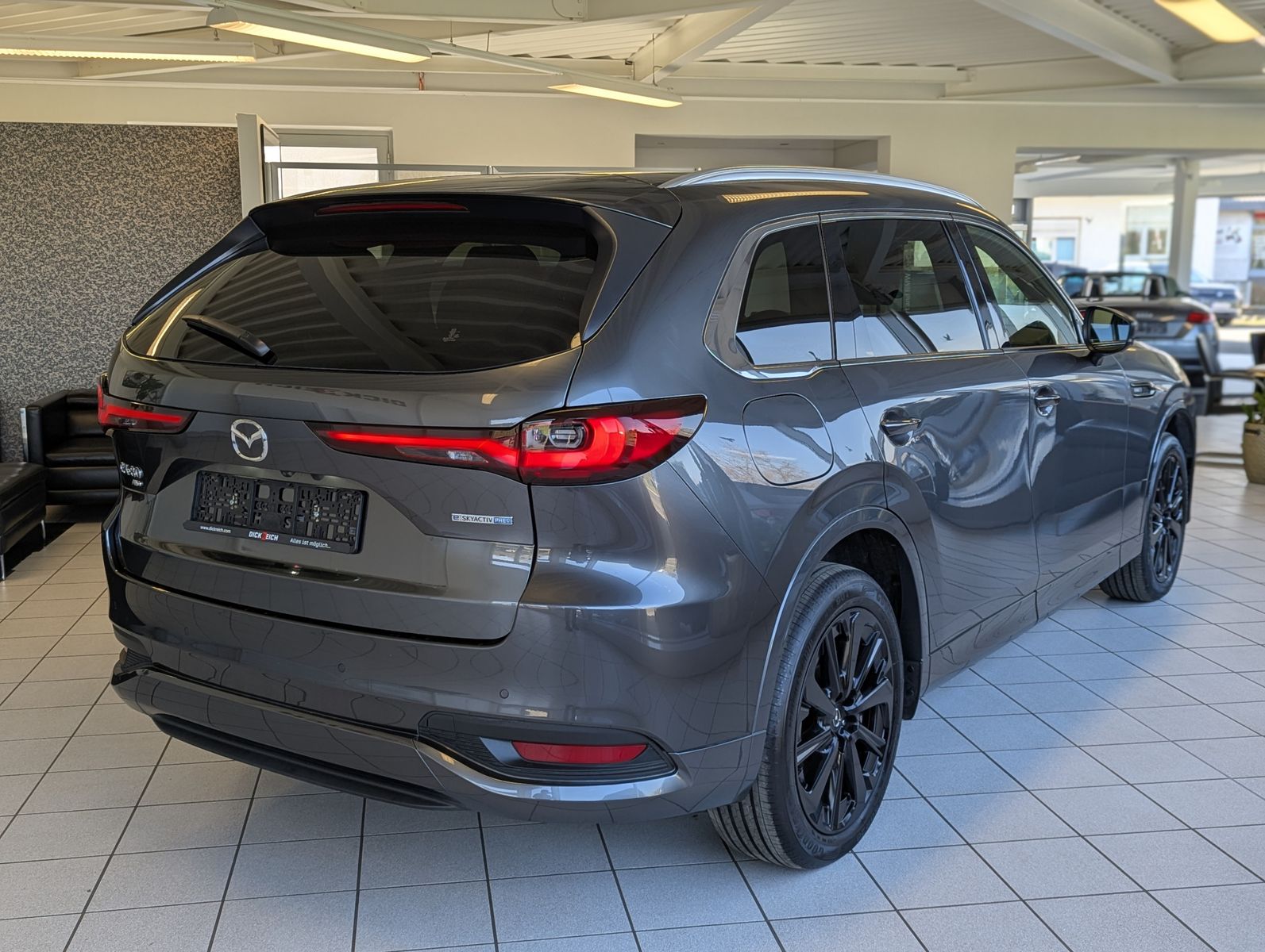 Fahrzeugabbildung Mazda CX-80 2.5 SKYACTIV PHEV 327 HOMURA+ 7-Sitze Pano