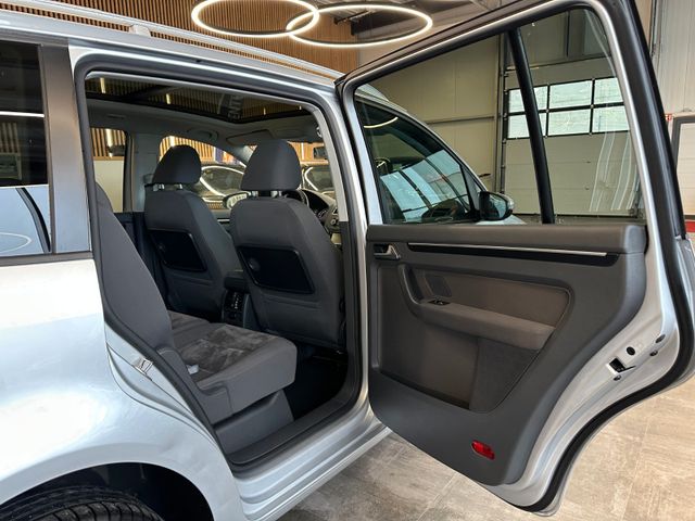Volkswagen Touran Highline DSG *PANO*SHZ*NAVI*PDC*TEMPOMAT*