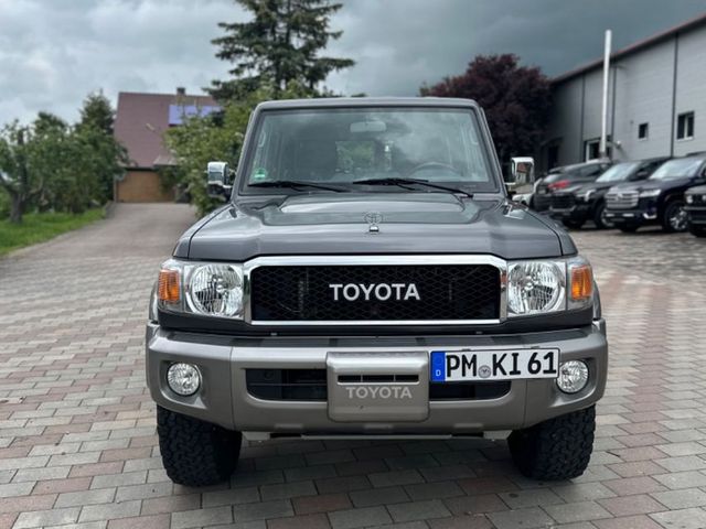 Toyota Land Cruiser GRJ76 VX