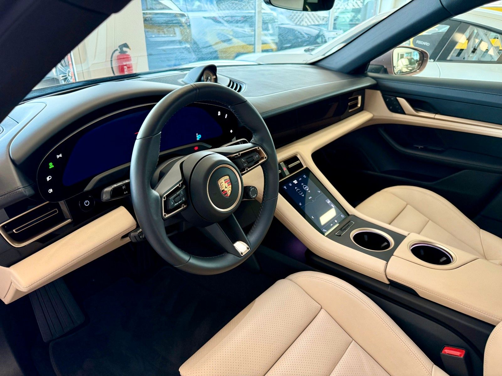 Fahrzeugabbildung Porsche Taycan Performance/HeadUP/Panorama/APPROVED