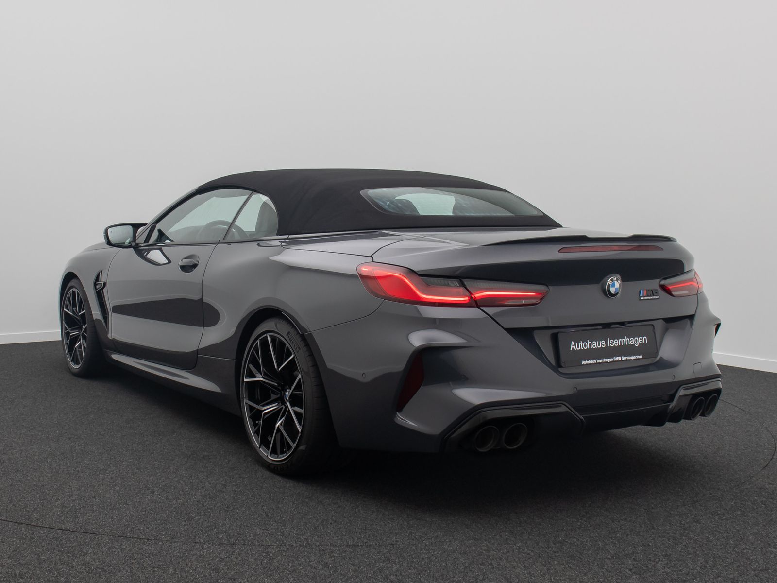 Fahrzeugabbildung BMW M8 Competition xD Cabrio B&W 360°Laser DAB Voll