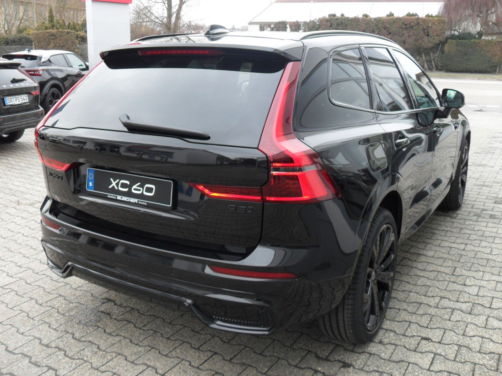 Fahrzeugabbildung Volvo XC 60 B5 Plus Black Edition AWD