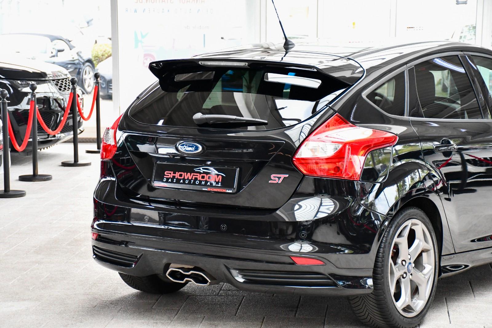 Ford Focus Lim. ST Schalter Recaro Kamera Navi 1.Hand