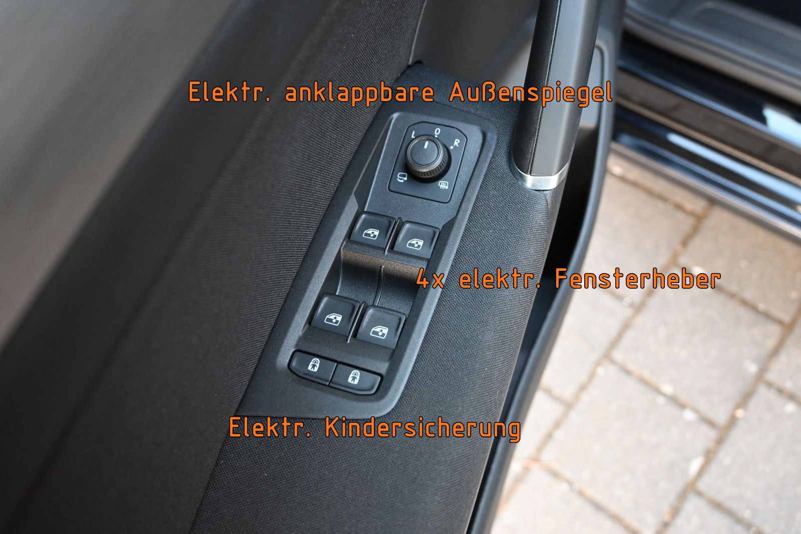 Fahrzeugabbildung Volkswagen Touran 1.5 TSI DSG °ACC°AHK°PANO°STHZ°DYNAUDIO°
