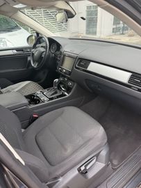 Volkswagen Touareg - 9