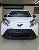 Toyota Aygo X 1.0 Business/SHZ/PDC/KAMERA/CarPlay/1. Hd - Toyota Aygo (X) mit Benzin-Antrieb: Kleinwagen