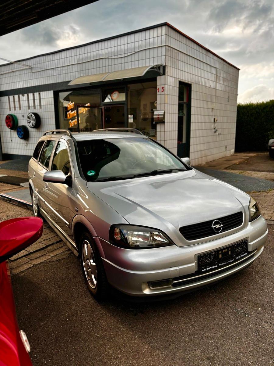 Opel Astra 2004 — interior