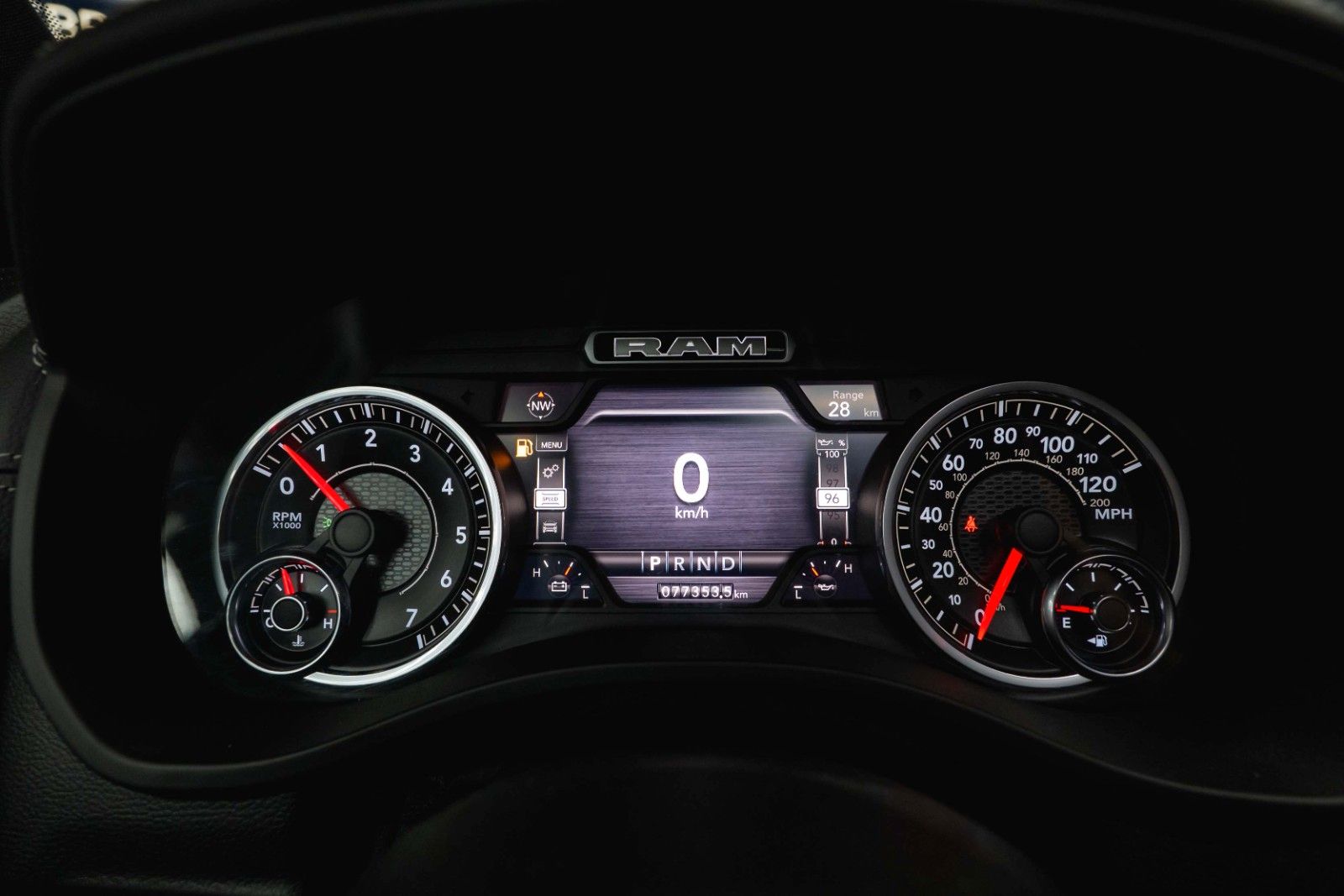 Fahrzeugabbildung Dodge RAM 5.7 V8 HEMI 4x4 Night LARAMIE Pano LED 19%