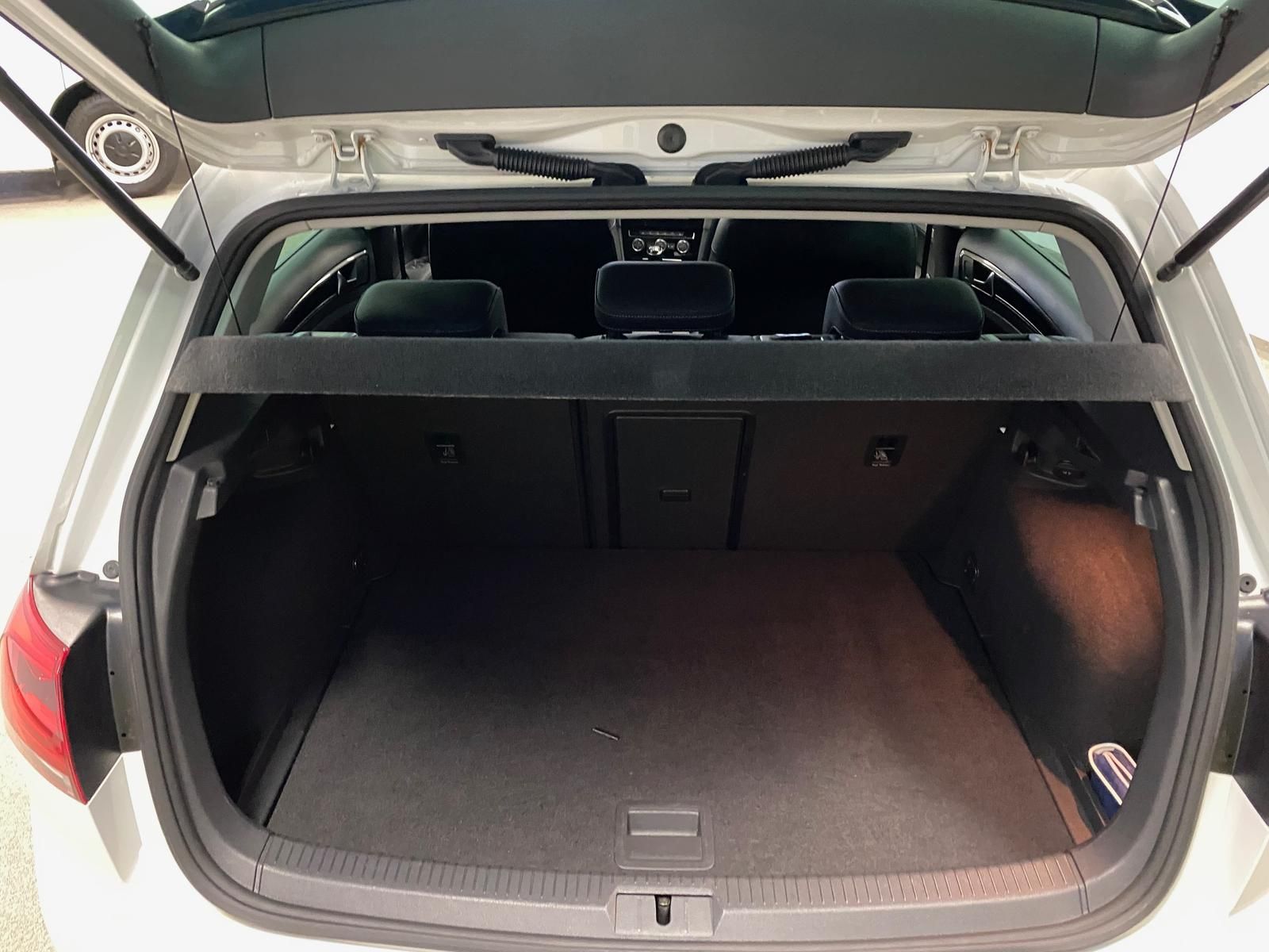 Fahrzeugabbildung Volkswagen Golf 1.4 16V TSI 1395 ccm Highline PDC+NAVI+ACC+