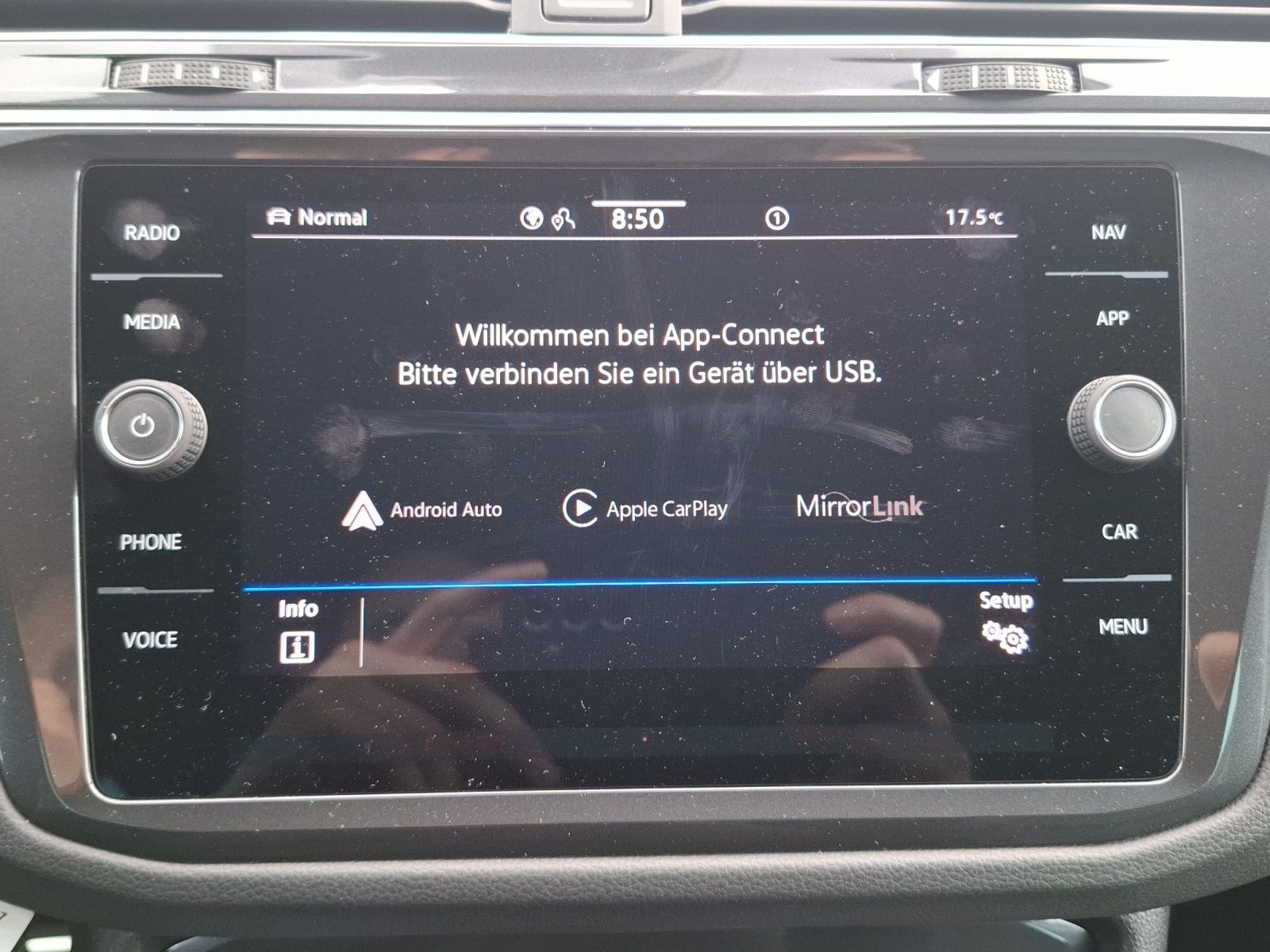 Fahrzeugabbildung Volkswagen Tiguan TSI Active DSG LED Navi ACC RFK SH 18"