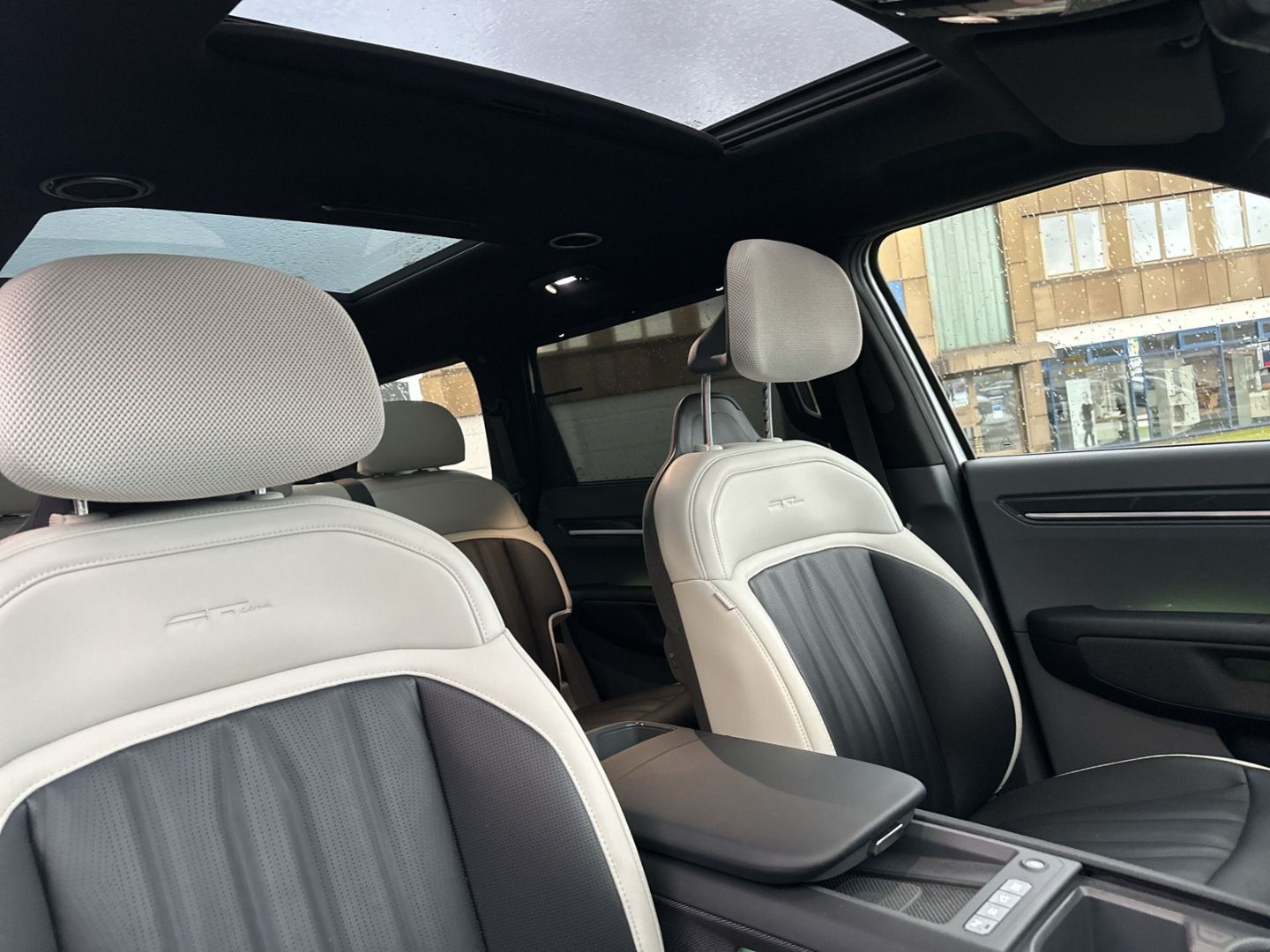 Fahrzeugabbildung Kia EV9 4WD GT-line Launch Edition Elektro +El. Pano