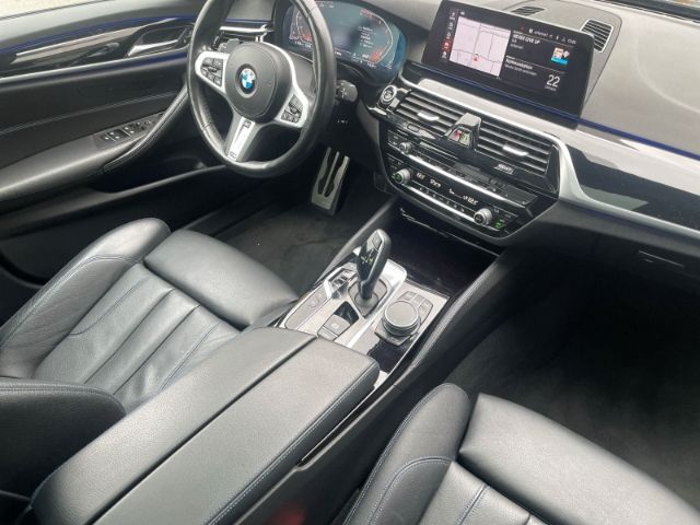 Fahrzeugabbildung BMW 520 d M Sport Mild-Hybrid Autom. Panoramadach, N