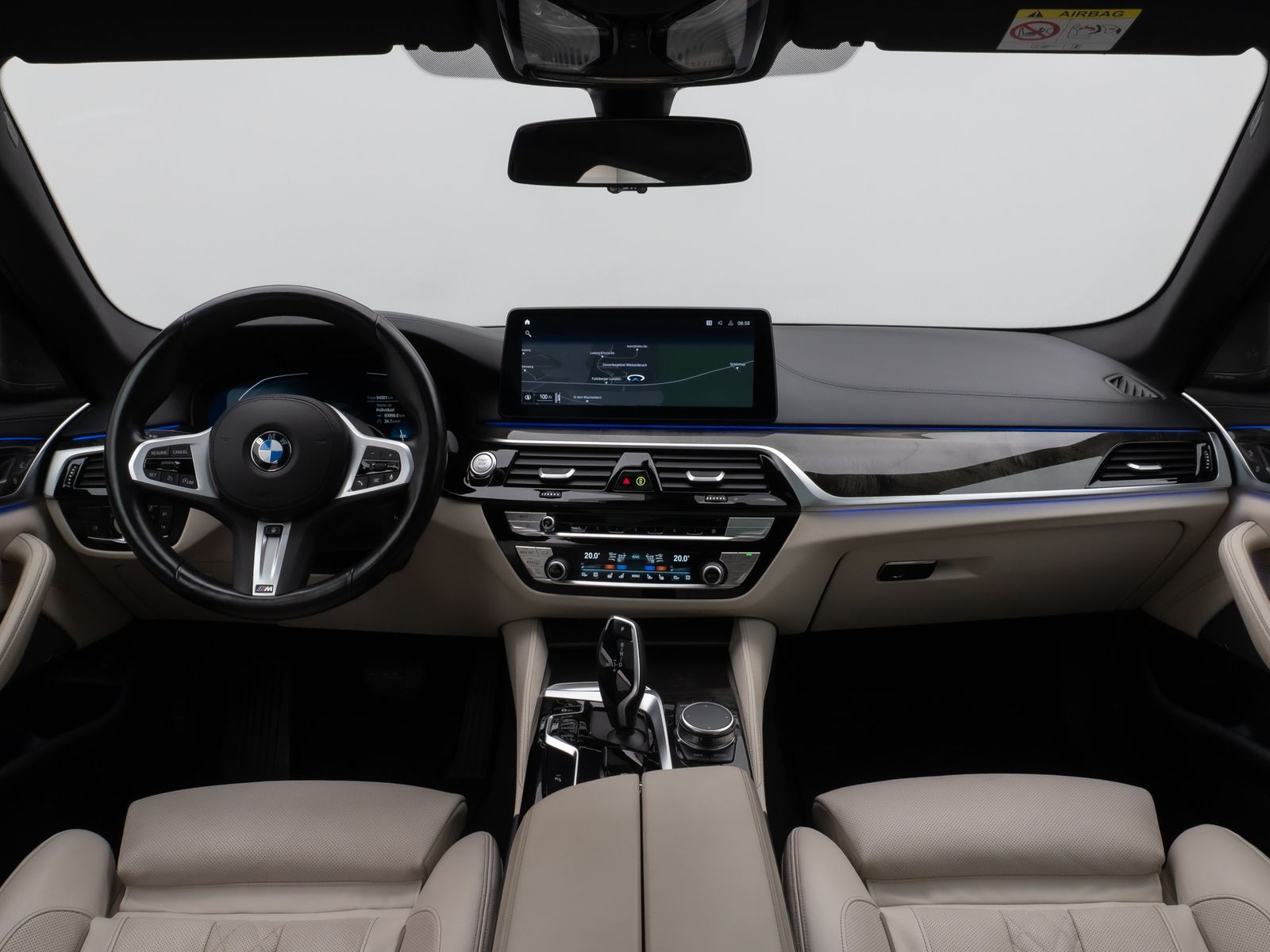Fahrzeugabbildung BMW 520d Luxury Line Glasdach Kamera HUD DAB H/K 19"