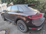 Porsche Macan S S - Porsche: Violett