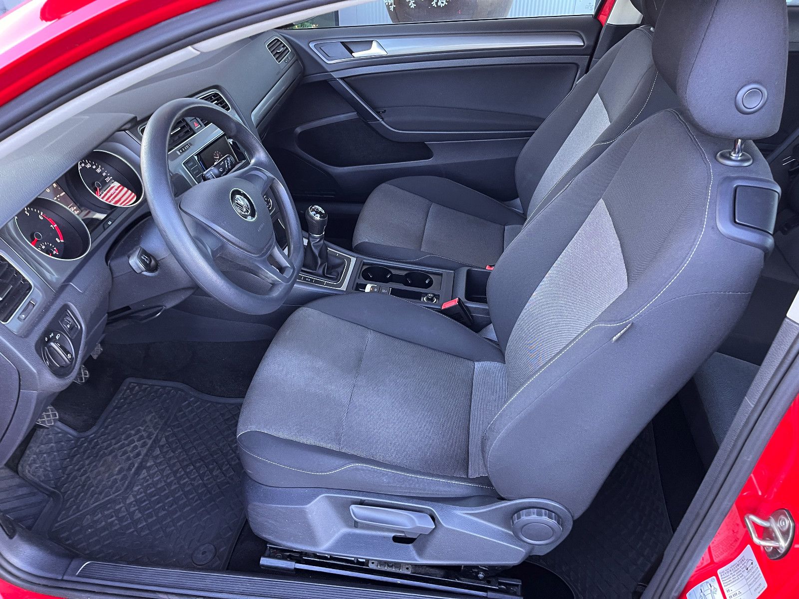 Fahrzeugabbildung Volkswagen Golf VII Lim. Trendline BMT