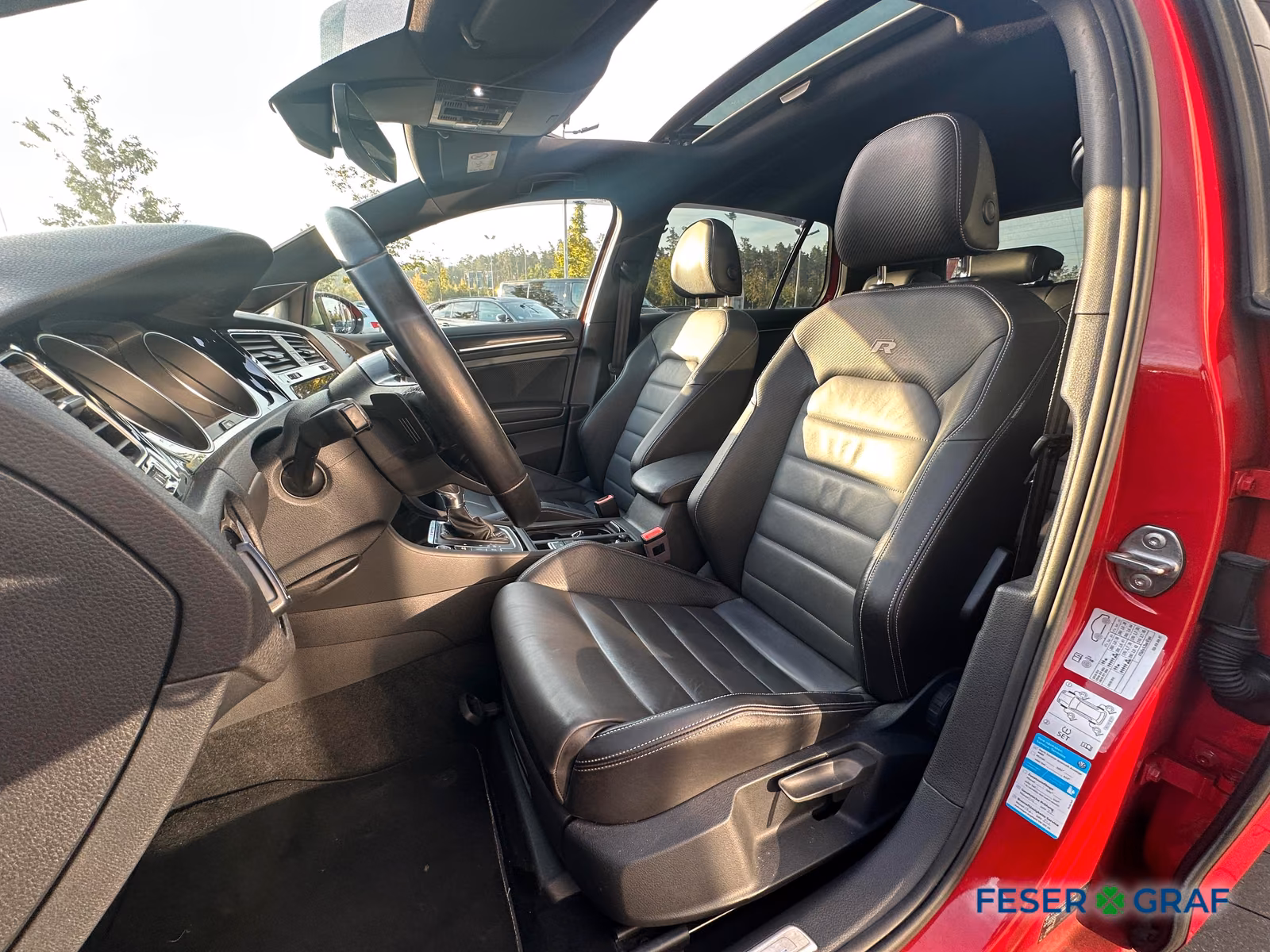 Volkswagen Golf VII R 2.0 TSI DSG LED PANO DYNAUDIO KAMERA
