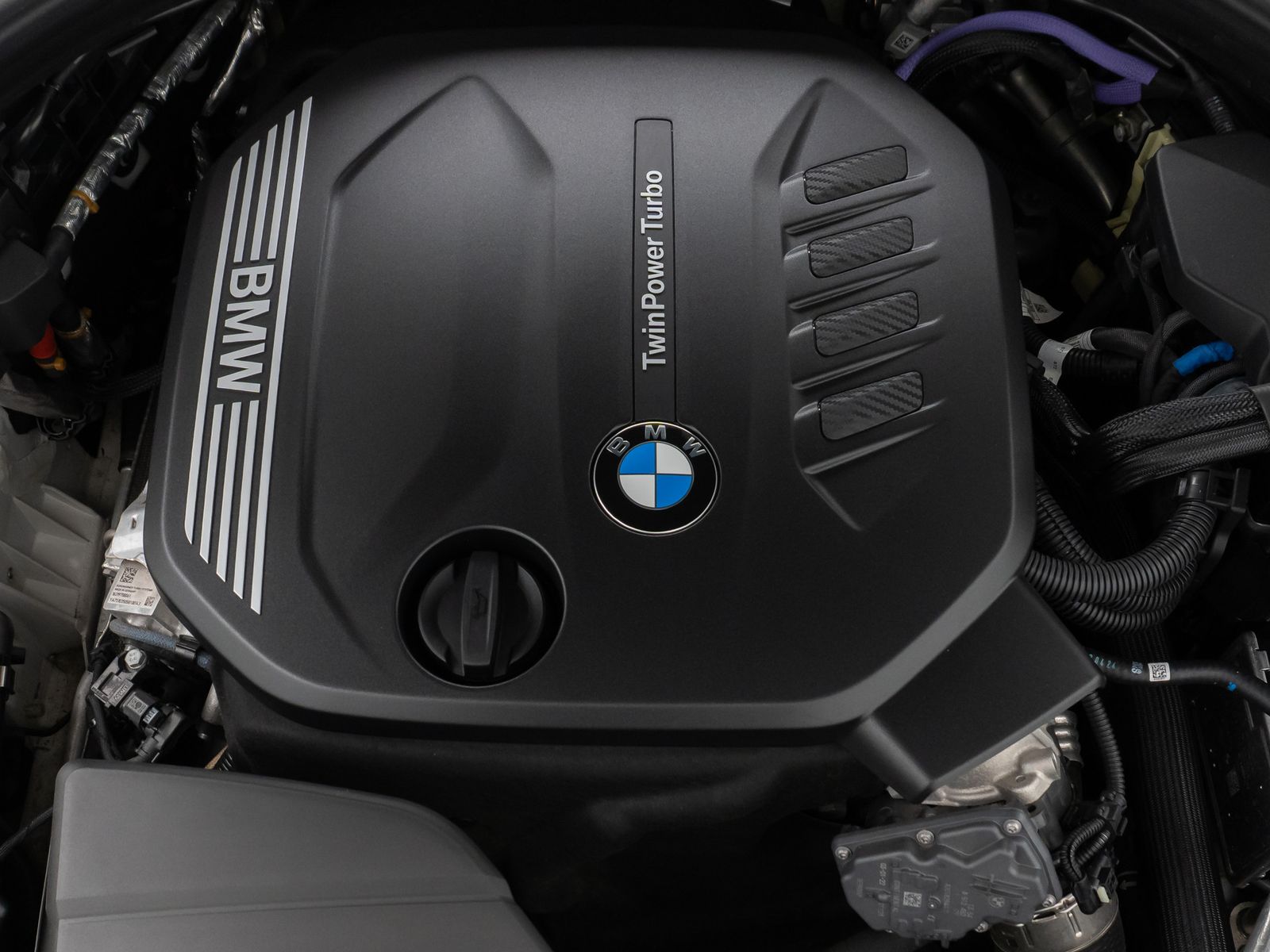 Fahrzeugabbildung BMW 320d Panorama DAB HiFi Stop&Go Alarm AHK PDC